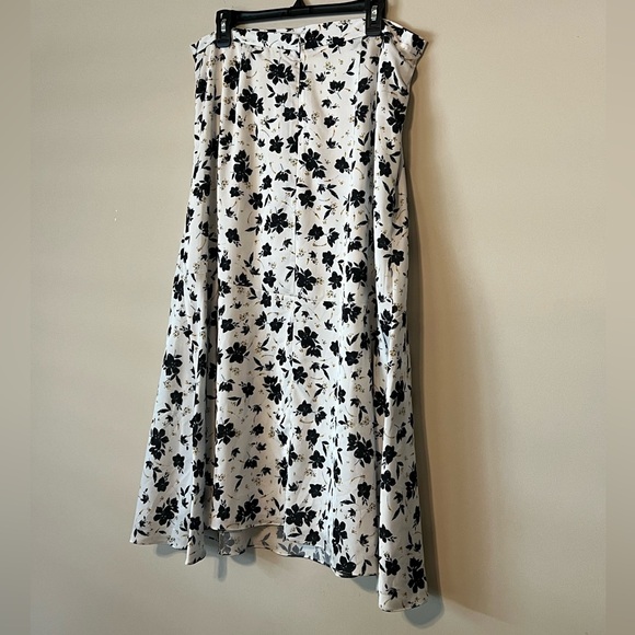 ML Monique Lhuillier NWT Floral Eyelet Skirt Size 16 Lined Romantic - Picture 9 of 13